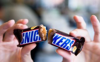 Snickers (Snickers): barens sammensætning, fordelene og skaderne ved chokolade